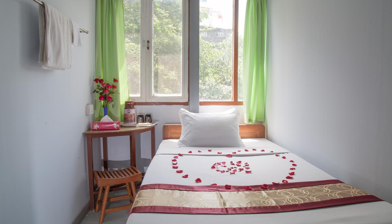 Mother Land Inn 2 Yangon Bagian luar foto