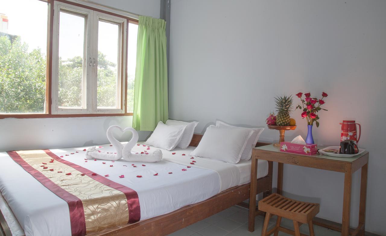 Mother Land Inn 2 Yangon Bagian luar foto