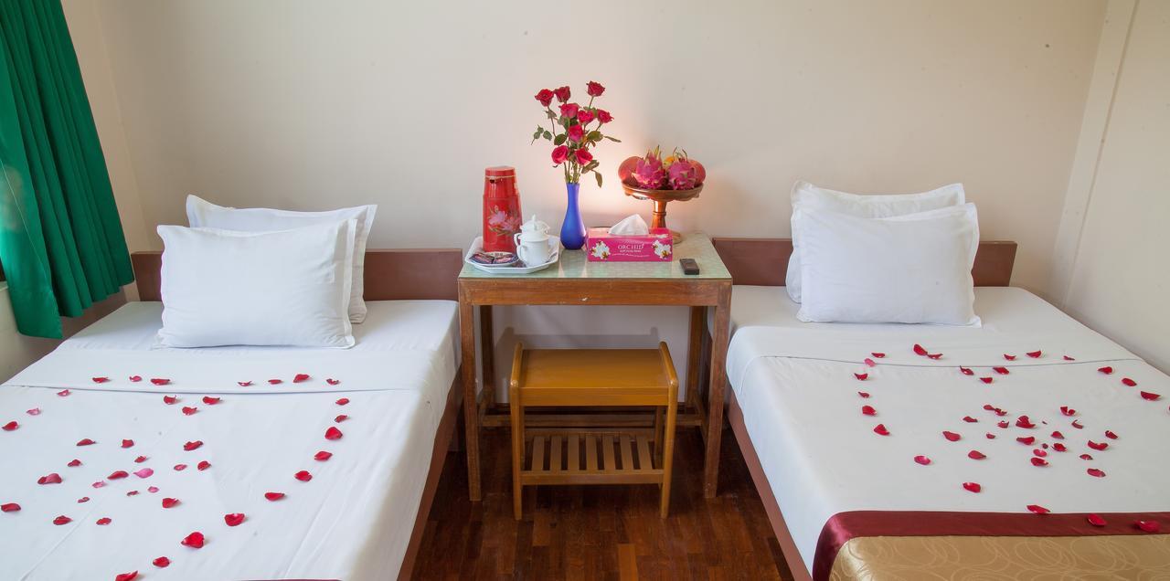 Mother Land Inn 2 Yangon Bagian luar foto
