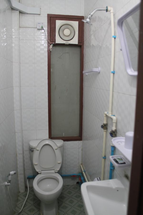 Mother Land Inn 2 Yangon Bagian luar foto